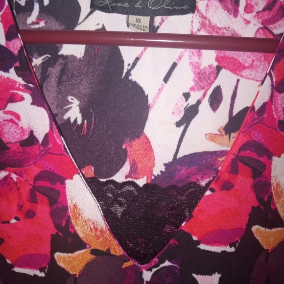 Rose & Olive Dressy Tank V Neck Roses/Floral Decor XL - Picture 4 of 4